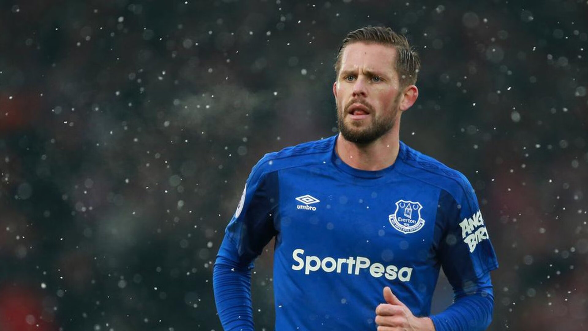 中国足球国家队开展技战术适应能力测试，足球实战技术训练